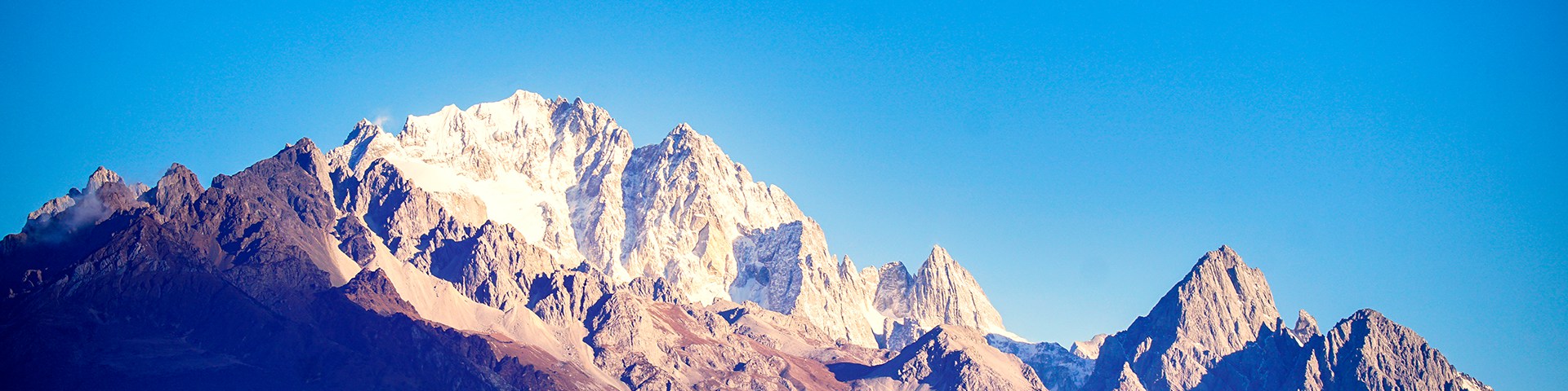 百?gòu)?qiáng)物業(yè)公司